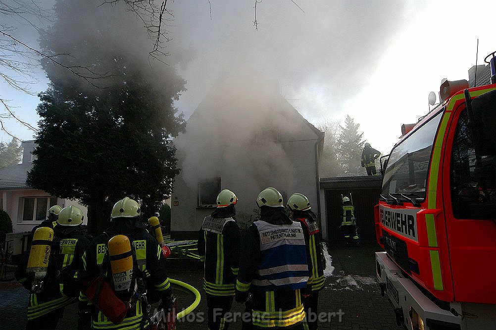 Feuer Einfamilienhaus Koeln Suerth Rotdornallee P18.jpg
